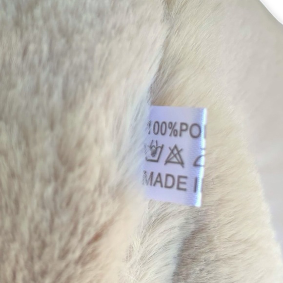 Luxurious Cream Faux Fur Infinity Scarf - Picture 4 of 4